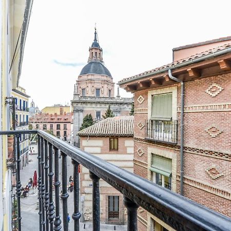 Apartamento Cava Baja Alquiler Temporal Madrid Bagian luar foto